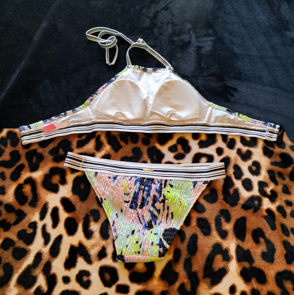 Victoria Secret Bikini Set - Picture 7 of 12